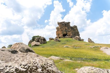 Manzaralı Phrygia vadinin ortasında Türkiye.