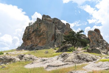 Manzaralı Phrygia vadinin ortasında Türkiye.