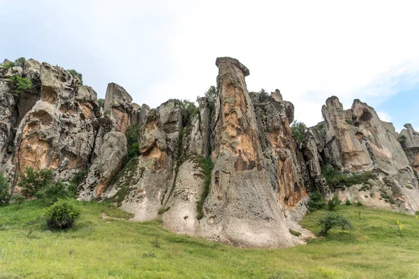 Manzaralı Phrygia vadinin ortasında Türkiye.