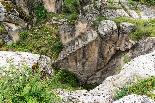 Manzaralı Phrygia vadinin ortasında Türkiye.