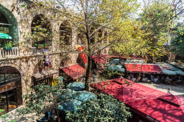 Bursa, Türkiye - 02 Eylül 2018: Görünüm Koza Han, Bursa ve yerleşik 1491 ipek dükkan bulabileceğiniz tarihsel ın Bazaarı (Kervansaray).