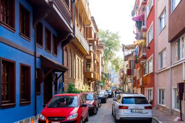 Bursa, Türkiye - 01 Eylül 2018:: Mudanya Yunan tarihi renkli mimari evler, Bursa, Türkiye ile köyüdür.