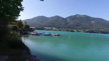 Fuschl Am See, Avusturya - 14 Eylül 2016: Lake Fuschlsee, Avusturyalı Alp Dağları turistik şehir, Salzburg Fuschl, manzara görünümünü am See.