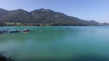 Fuschl Am See, Avusturya - 14 Eylül 2016: Lake Fuschlsee, Avusturyalı Alp Dağları turistik şehir, Salzburg Fuschl, manzara görünümünü am See.
