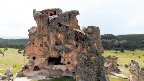 トルコの真ん中のフリギアの谷の岩墓ビュー — ストック動画
