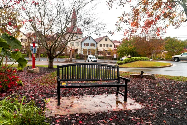 Helen, Gürcistan - 02 Kasım 2018: Tarihsel ikonik Helen köyü doğal görünümünü. Küçük turistik kopyasını alp köyde Bavyera: Georgia, Amerika Birleşik Devletleri.