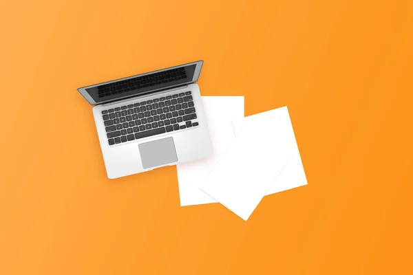 Laptop único e papéis vazios — Fotografia de Stock