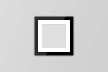Gri Duvarda Boş Fotoğraf Çerçeveleri