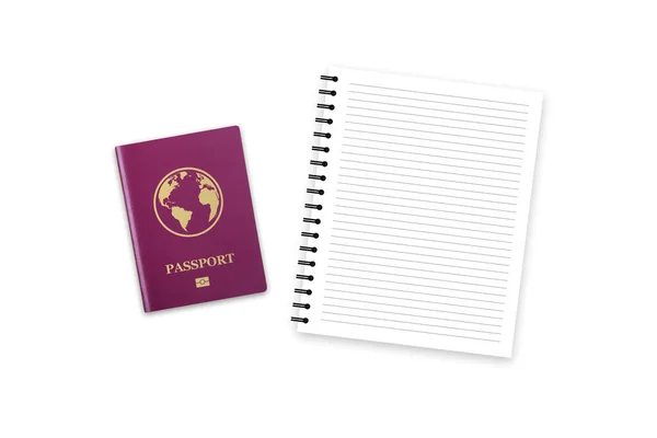 Pasaporte internacional realista rojo con cuaderno en blanco —  Fotos de Stock