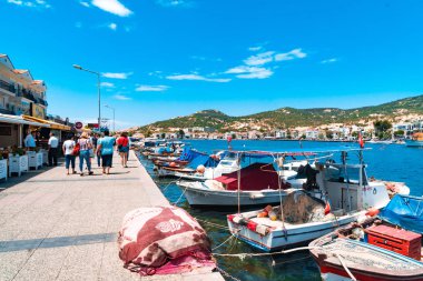 Balıkçı Tekneleri ile Phocaea Town