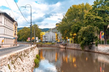 Saraybosna'da Miljacka Nehri ve Köprüleri