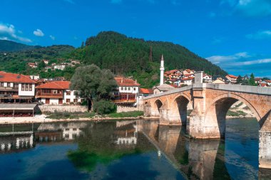 Eski Köprülü Neretva Nehri ve Evleri