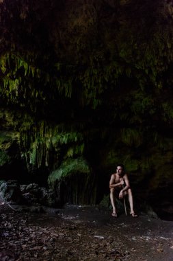 Adam doğal keşfetmek Fiji sistemlerinde mağara