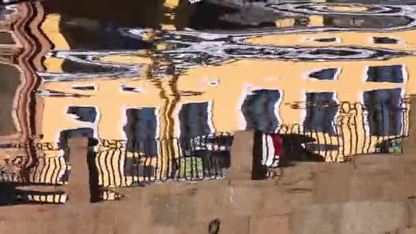 Distorted Reflection Yellow House Walking Man River Waves Embankment Sun — Stock Video