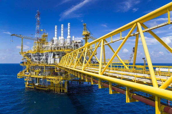 Platforma Przetwarzania Ropy Naftowej Gazu Która Wytwarza Gaz Ziemny Kondensat — Zdjęcie stockowe