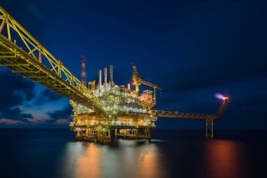 Offshore petrol ve gaz üretim ve araştırma iş, gaz işleme platformu üretilen ham petrol ve gaz önce kara rafineri için gönderilen.