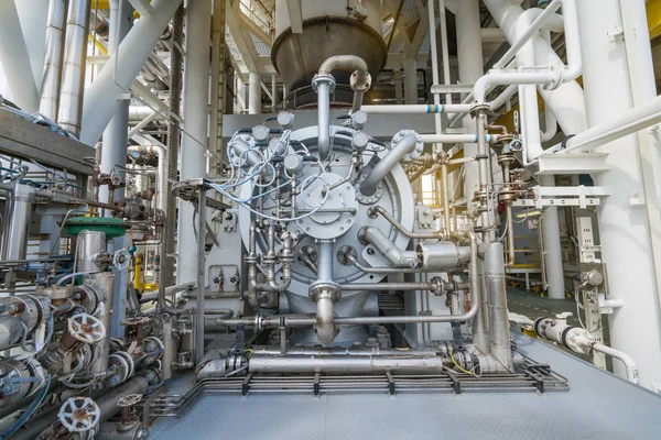Çok sahne santrifüj gaz kompresör radyal yazın offshore petrol ve gaz merkezi işlem platformu üzerinde kıyıya rafineri için gönderilen gazlar önce basınç artırmak için.