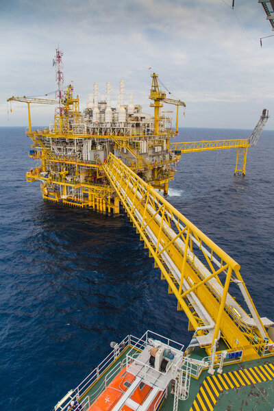 oil and gas processing platform