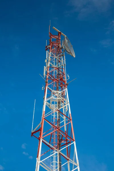 Telecommunicatietoren Met Satelliet Antenne Radar — Stockfoto