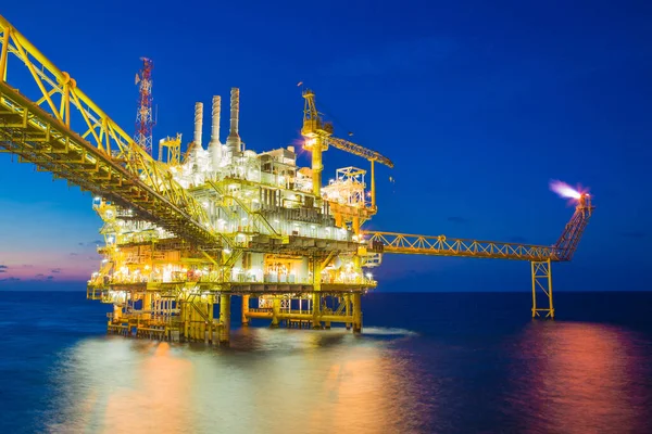 Olje Och Gasbehandlingsplattform Som Producerar Naturgas Och Kondensat — Stockfoto