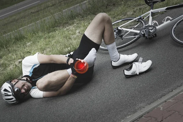 Accidente Bicicleta Motociclista Sosteniendo Tobillo —  Fotos de Stock