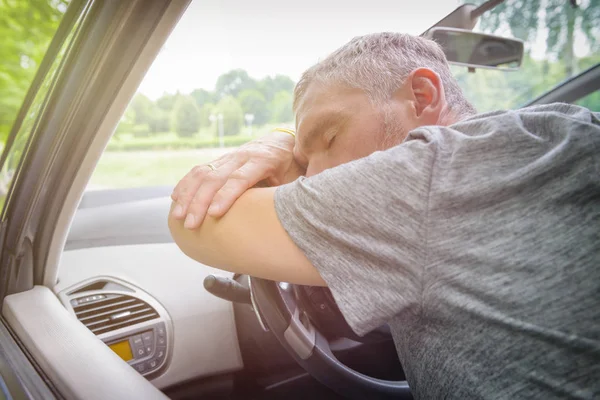 Homme Conducteur Dormant Dans Voiture Volant — Photo