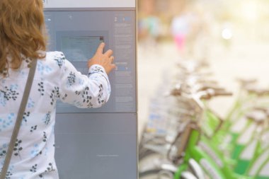 İstasyonu paylaşımı kentsel Bisiklet Bisiklet kiralamak istimal ölümcül kadın