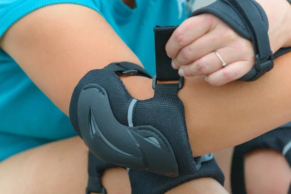 Woman Rollerskater Putting Elbow Protector Pads Her Hand Wearing Wrist — Stock Photo, Image