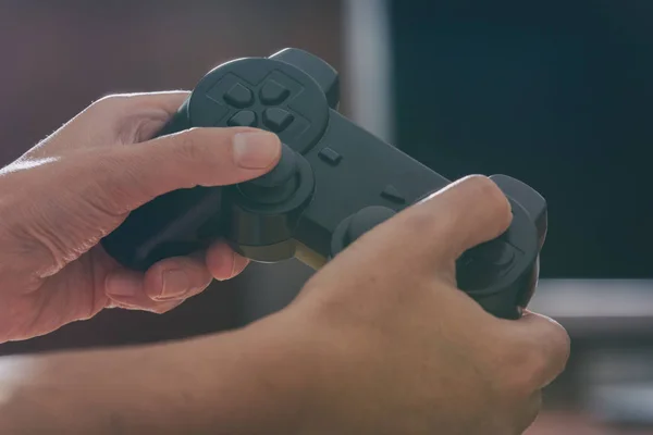 Mogen Kvinna Eller Hustru Spelar Videospel Använda Gamepad Hemma — Stockfoto