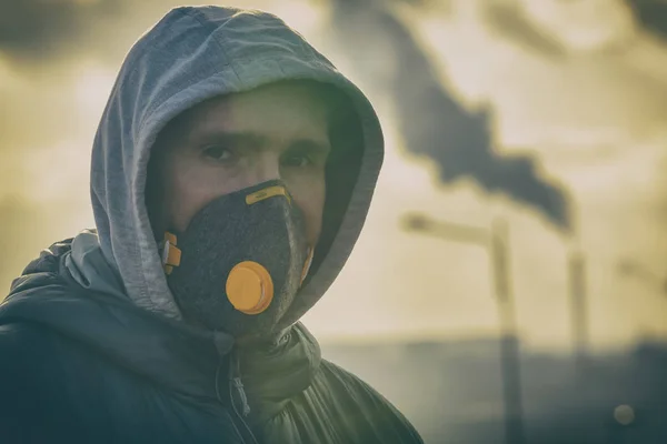 Man Wearing Real Pollution Smog Viruses Face Mask Dense Smog — Stock Photo, Image