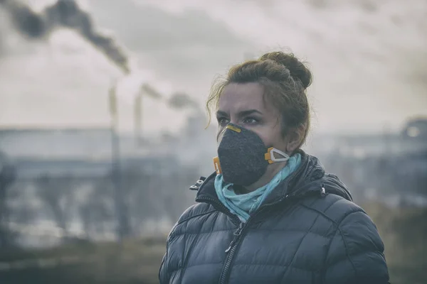 Woman Wearing Real Pollution Smog Viruses Face Mask Dense Smog — Stock Photo, Image