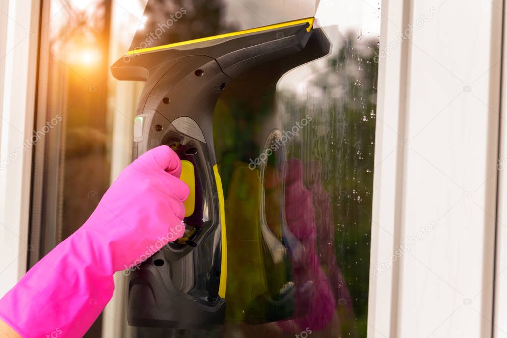 Cleaning windows with electric tool