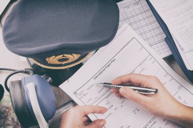 uçak pilot uçuş planında doldurma