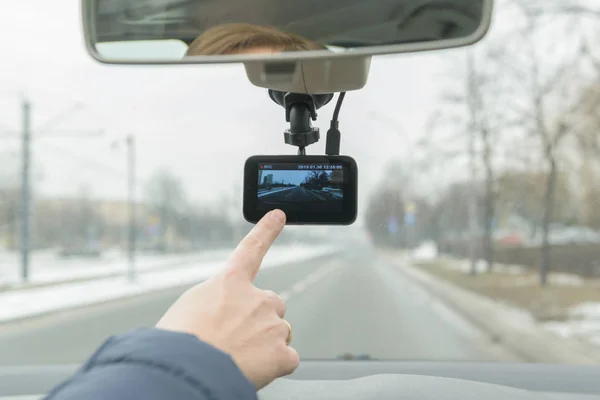 Gebruik van dashboardcamera in de auto — Stockfoto