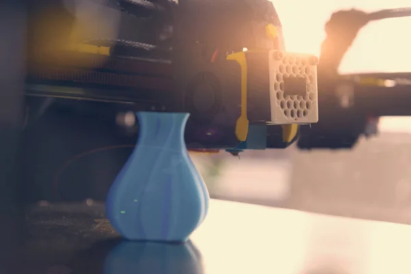 Moderní 3D tiskárna a model — Stock fotografie