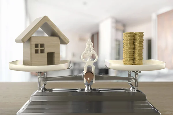 Casa Moedas Escala Como Uma Ilustração Empréstimo Habitação Outras Despesas — Fotografia de Stock
