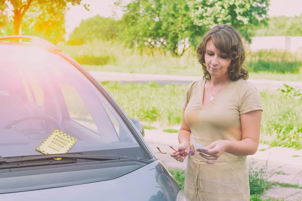 Unhappy Woman Showing Parking Ticket Focus Ticet — Stock Photo, Image
