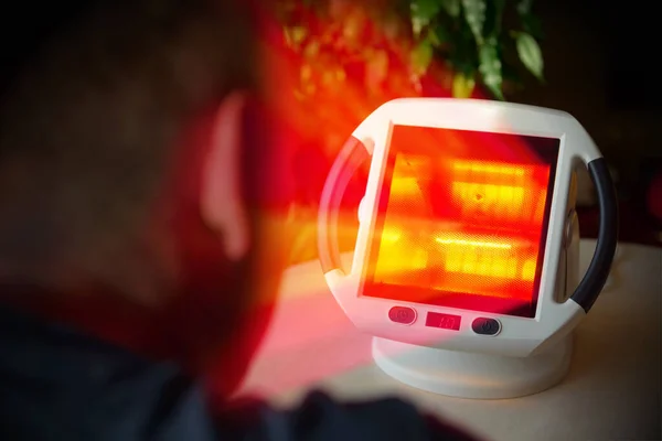 Man Treating Pain Sinuses Head Infrared Light Therapy Man Sits — Stock Photo, Image