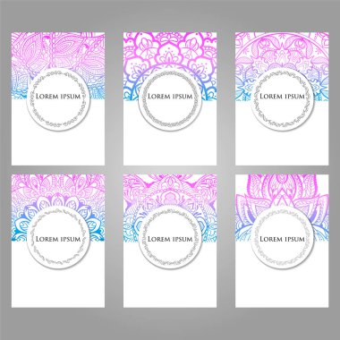 Etnik Mandala süsü. Renkli etnik afiş seti. Tasarımın için karalama kabile mandalası şablonları. Kutlama veya davet için vektör illüstrasyonu.