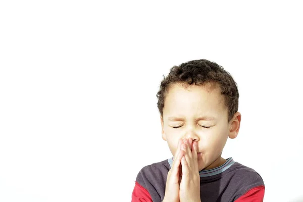 하나님 기도하는 소년은 사진을 — 스톡 사진