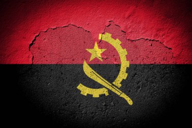Bozuk duvarda Angola bayrağı resmi