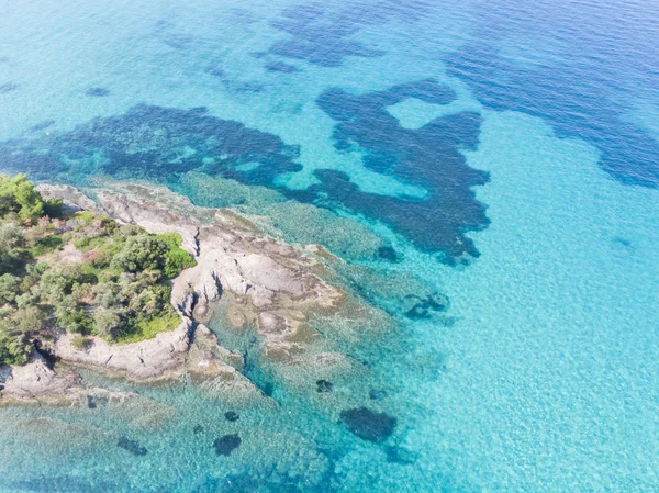 Vista Aérea Drone Costa Mar Pedras Água Azul — Fotografia de Stock