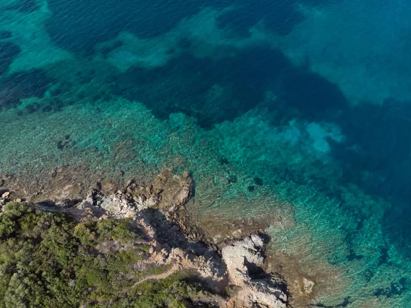 Vista Aérea Drone Costa Mar Pedras Água Azul — Fotografia de Stock