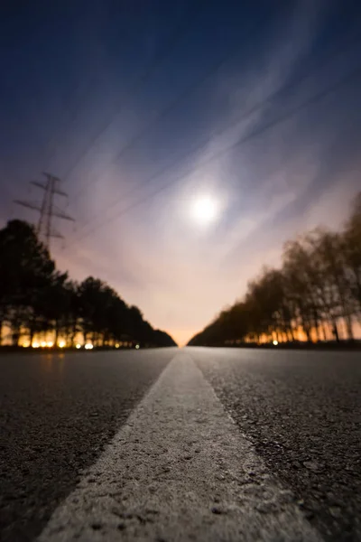 Empty Night Asphalt Road Bright Full Moon Clouds City Light — Stock Photo, Image
