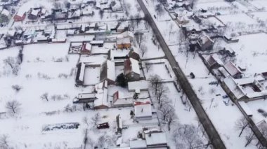 Robot Pamuk Prenses köyde hava görüntülerini ve gri kış hava