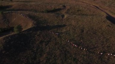 İnsanlar kırsal alanlarda, dron havadan görüntüleri