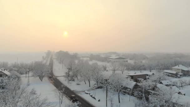 Drohne Luftaufnahmen Von Dorf Der Ebene Mit Schnee Bedeckt Weiß — Stockvideo