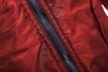 Mavi ceket ve fermuar, Kış moda kıyafet kapatın. Beyaz arka plan üzerinde izole ceket.