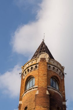 Arka planda bulutlu gökyüzü ile kulenin üst bölümünün görünümünü Serbia.The başkenti Belgrad Zemun ilçe kulede Gardos olarak bilinen Millennium Kulesi