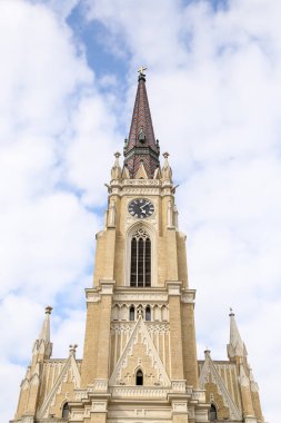 Mary Kilisesi Adı, Novi Sad katolik katedral bir bahar parçalı bulutlu bir gün boyunca.